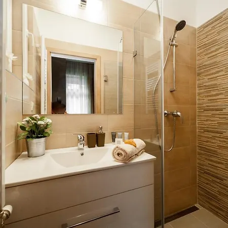 A_or_ B_luxflat_2br_2ba_vaci Street Apartman Budapest